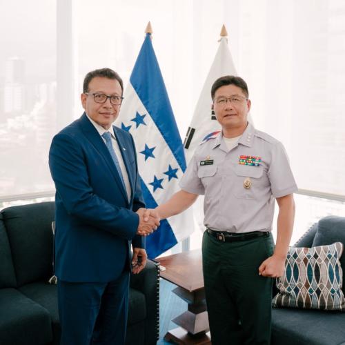 Subsecretario de Defensa sostiene encuentro con agregado militar de Corea del Sur